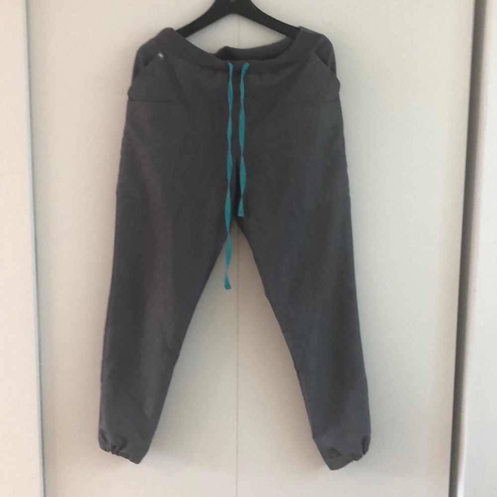 Soft and comfortable women’s Figs scrubs. Color: Graphite